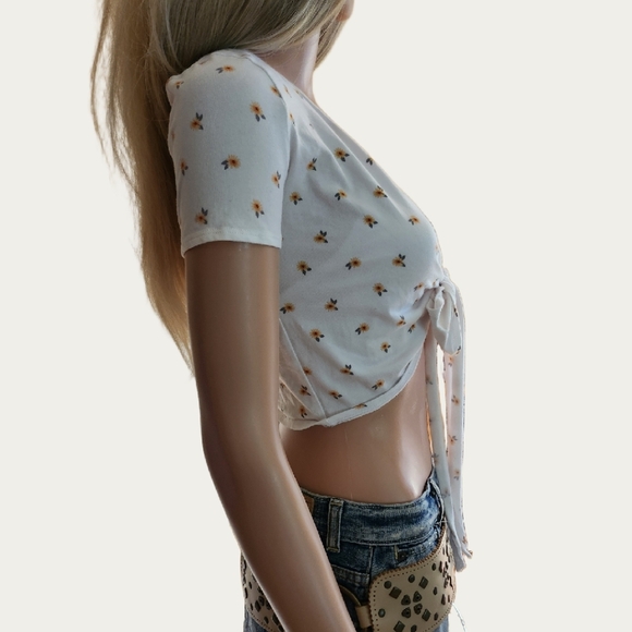 Hollister BABYTEE Tie-Front Crop Blouse, Size Extra Small EUC - Picture 6 of 6